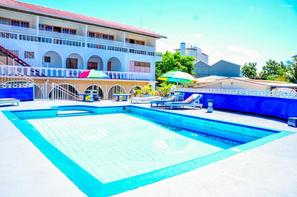 Marine View Hotel Ocho Rios Esterno foto