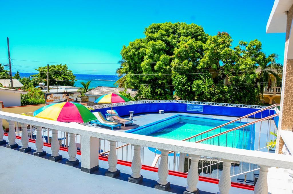 Marine View Hotel Ocho Rios Esterno foto