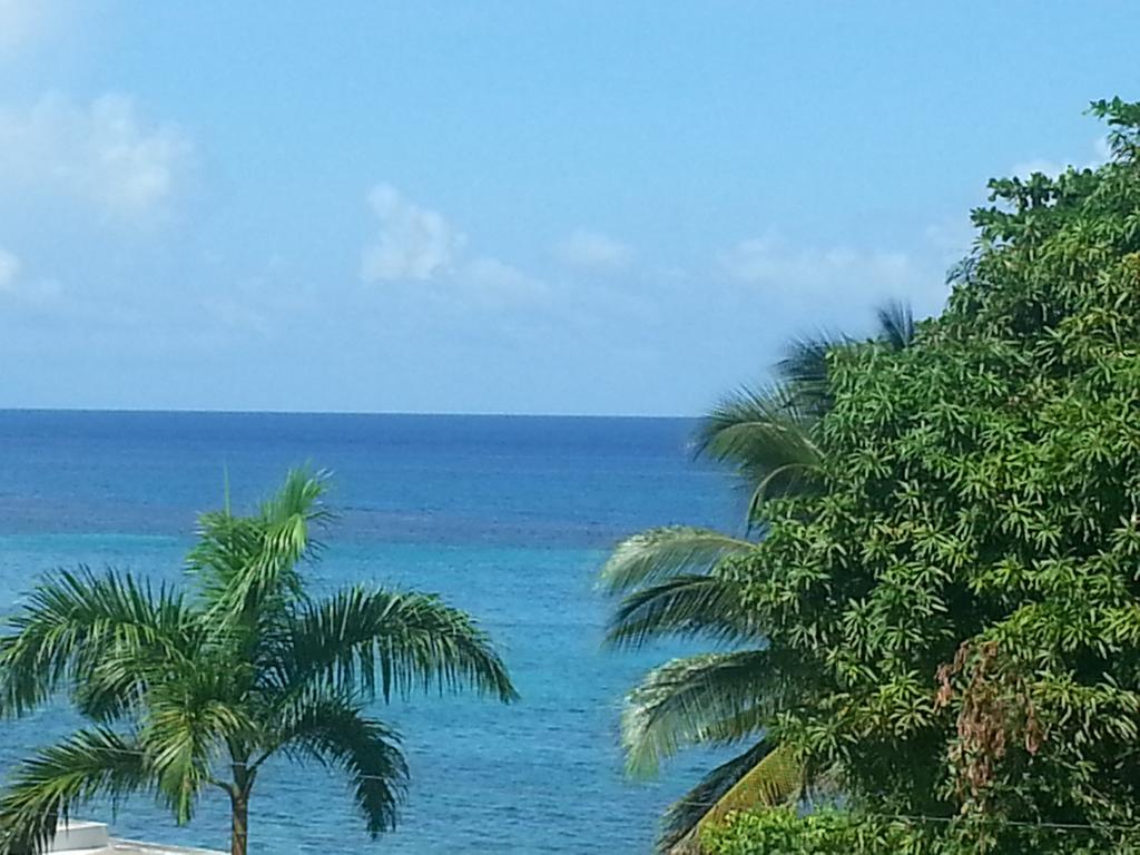 Marine View Hotel Ocho Rios Esterno foto