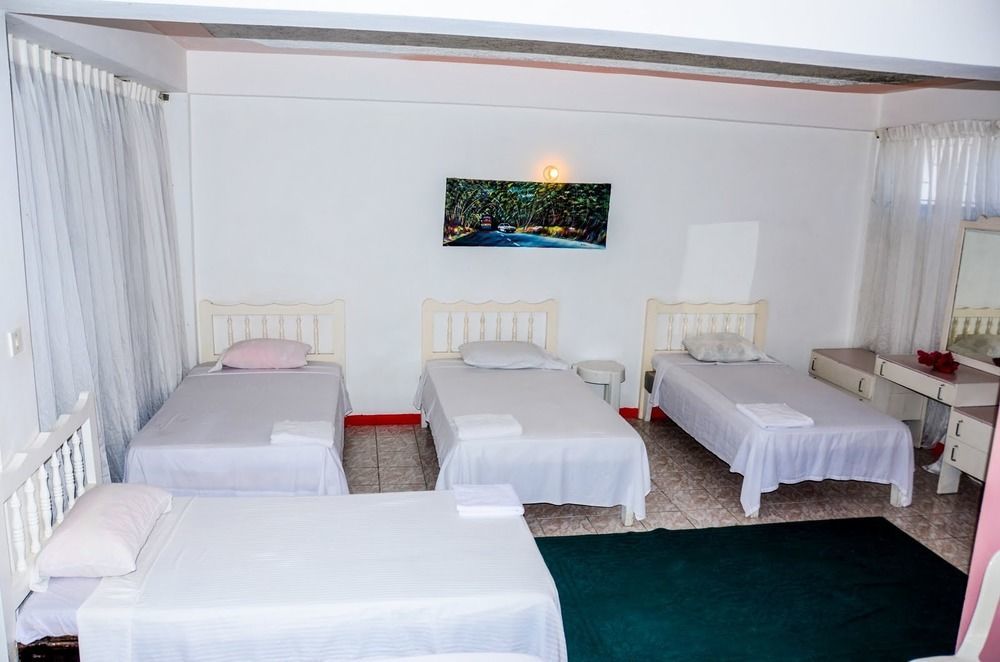Marine View Hotel Ocho Rios Esterno foto