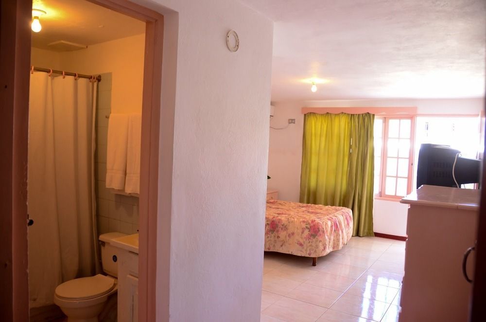 Marine View Hotel Ocho Rios Esterno foto