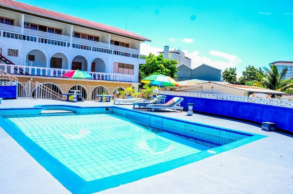 Marine View Hotel Ocho Rios Esterno foto
